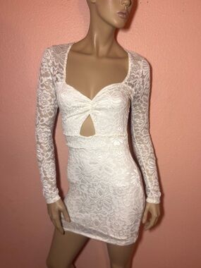 Windsor White Lace Long Sleeve Bodycon Mini Dress NWT Size M 🤍✨